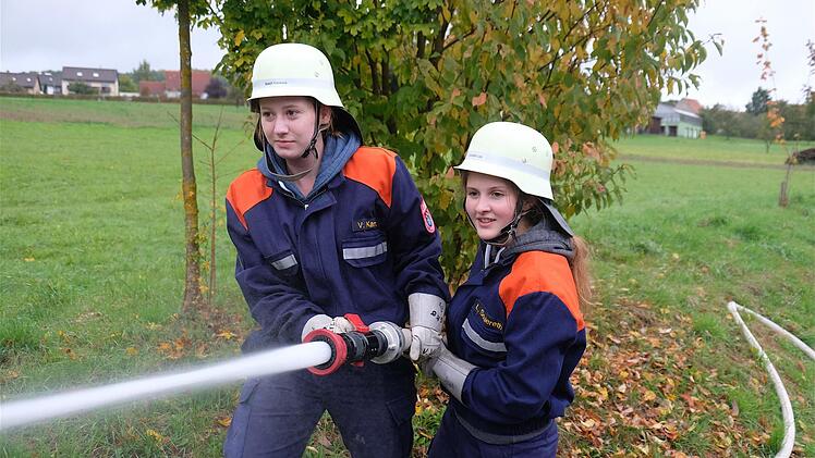Wasser Marsch bei der Übung der Jugendfeuerwehren aus Lauter,  Stralsbach, Waldfenster und Oehrberg. Foto: Gerd Schaar