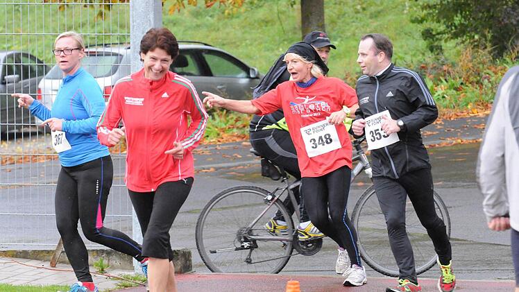 Die Laufgruppe um Bernadette Obermeier (348).