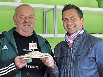 Thomas Merz (l.) freut sich mit Georg Rumpler.  Foto: privat