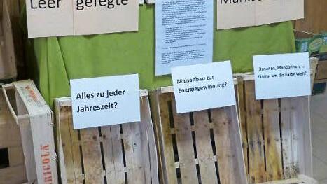 Fragen, auf die es keine mustergültigen Antworten gibt, geben beim fairen Fastenweg auf Burg Feuerstein Anlass zum Nachdenken. Foto: M. Stumpf