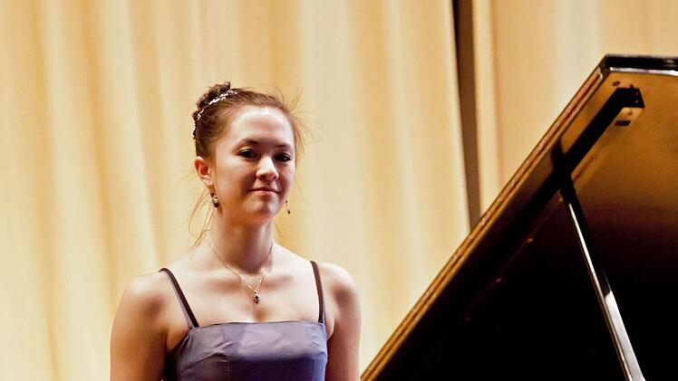 Nina Scheidmantel bei einer Soiree im Rahmen der coburger "Johann Strauss Musiktage" in der aula des Gymnasiums Casimirianum.Foto: Jochen Berger