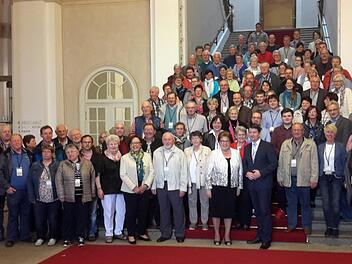 Besuch aus der Rhön hatten Landtagspräsidentin Barbara Stamm und der CSU-Abgeordnete Sandro Kirchner (beide Bildmitte vorn).  Foto: Rolf Pralle