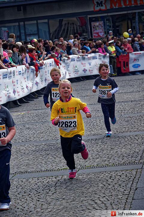 Weltkulturerbelauf 2017 in Bamberg: Der Zieleinlauf am Maxplatz