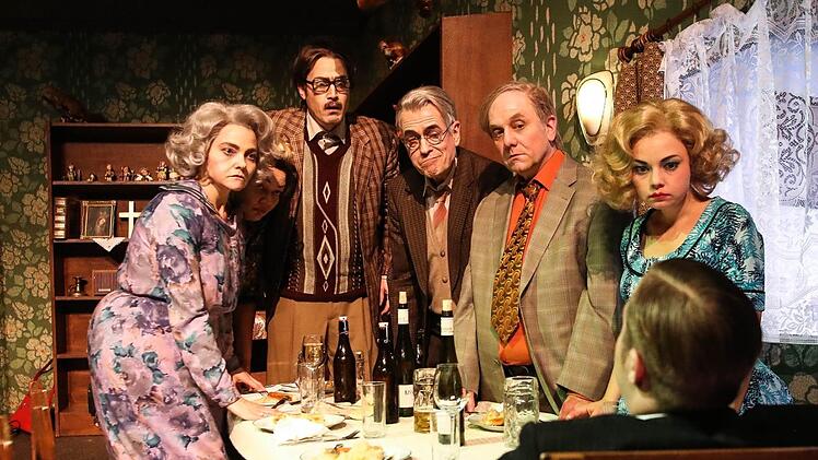 Durchaus bedrohlich: "Schweig, Bub!" am Landestheater Coburg. Henning Rosenbusch