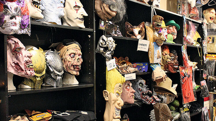 Ob gruselige Masken oder verblüffende Kartentricks: Im Zauberladen Franken gibt es nichts, was es nicht gibt.