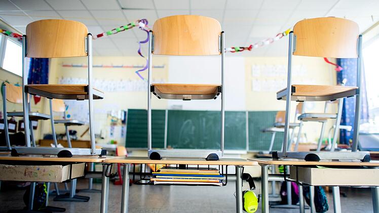Leere Grundschulklasse