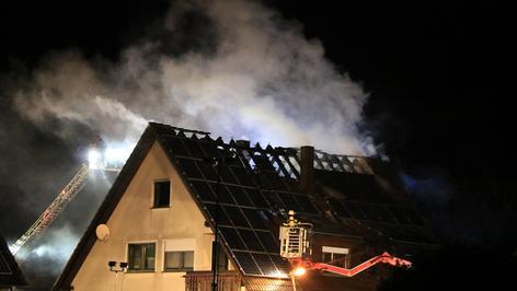 Blitzeinschlag zerstoert Wohnhaus in Gernach