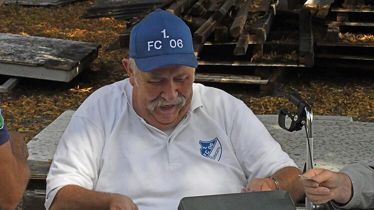 Die Finanzen im Griff hat der Platzkassier beim FC 06 Bad Kissingen. Foto: Hopf