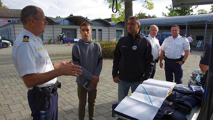 Wasserschutzpolizei präsentiert sich. Foto: Klaus Werner