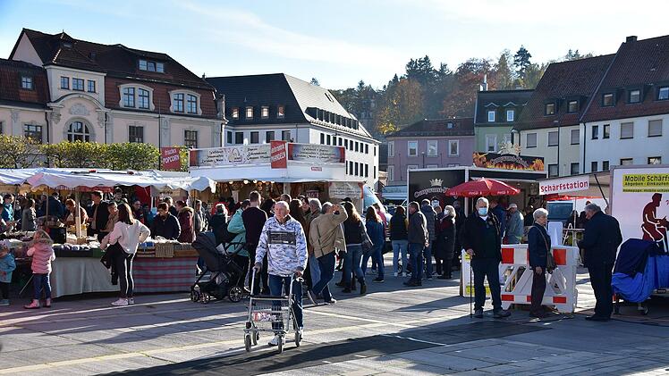Reges Treiben herrschte auf dem Herbstmarkt - Foto Uschi Prawitz