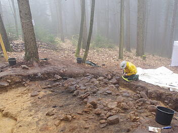 Archäologen finden bisher verborgene Stelle in Franken - hier lebte jemand mit "Macht und Reichtum"