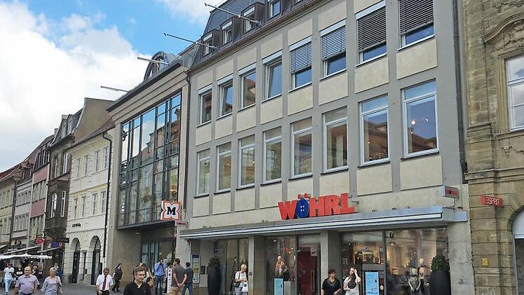 Die Wöhrl-Filiale in Bambergs bester Innenstadtlage am Maxplatz. Ist nach nur drei Jahren schon wieder Schluss?  Foto: Michael Memmel