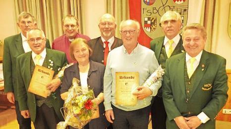 Für 65-jährige Mitgliedschaft wurde Gretl Biedermann geehrt und für 50-jährige Treue zeichnete man Bernhard Kapler und Günter Räther aus. Im Bild (von links) Gerhard Pohl, Bernhard Kapler, Pfarrer Christoph Teille, Gretl Biedermann, Bürgermeister Egon Herrmann, Günter Räther, Vorsitzender Willi Wich und Edgar Schmidt.