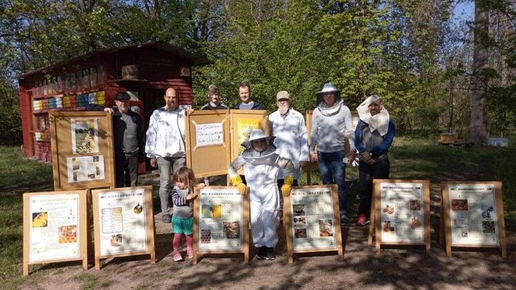 Treffen am Zeidlerhaus auf der Herzo Base    Foto: Richard Sänger