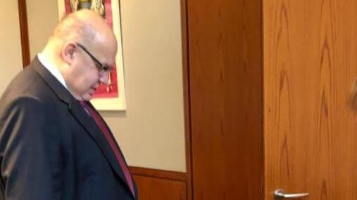 Altmaier schaut genau hin. Foto: Matthias Engel