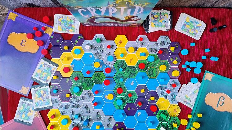 Cryptid im Test - ungewöhnliches Deduktionsspiel für Familien