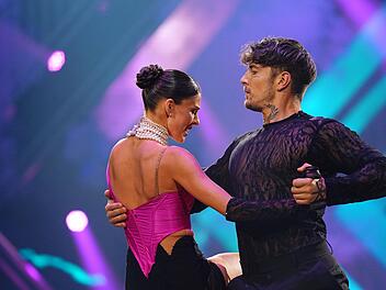 Willi Whey und Patricija Ionel tanzten zu "Closer" von Ne-Yo.