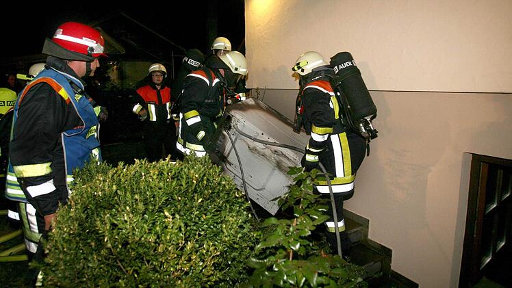 Eine defekte Waschmaschine rief mehrere Feuerwehren auf den Plan. Foto: Stefan Johannes