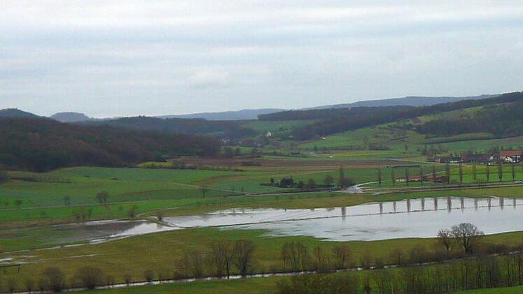 Ein fast schon ungewohntes Bild: Zum ersten Mal seit zwei Jahren waren gestern weite Teile des Itzgrundes überflutet. Folgen hatte das Hochwasser aber nicht.