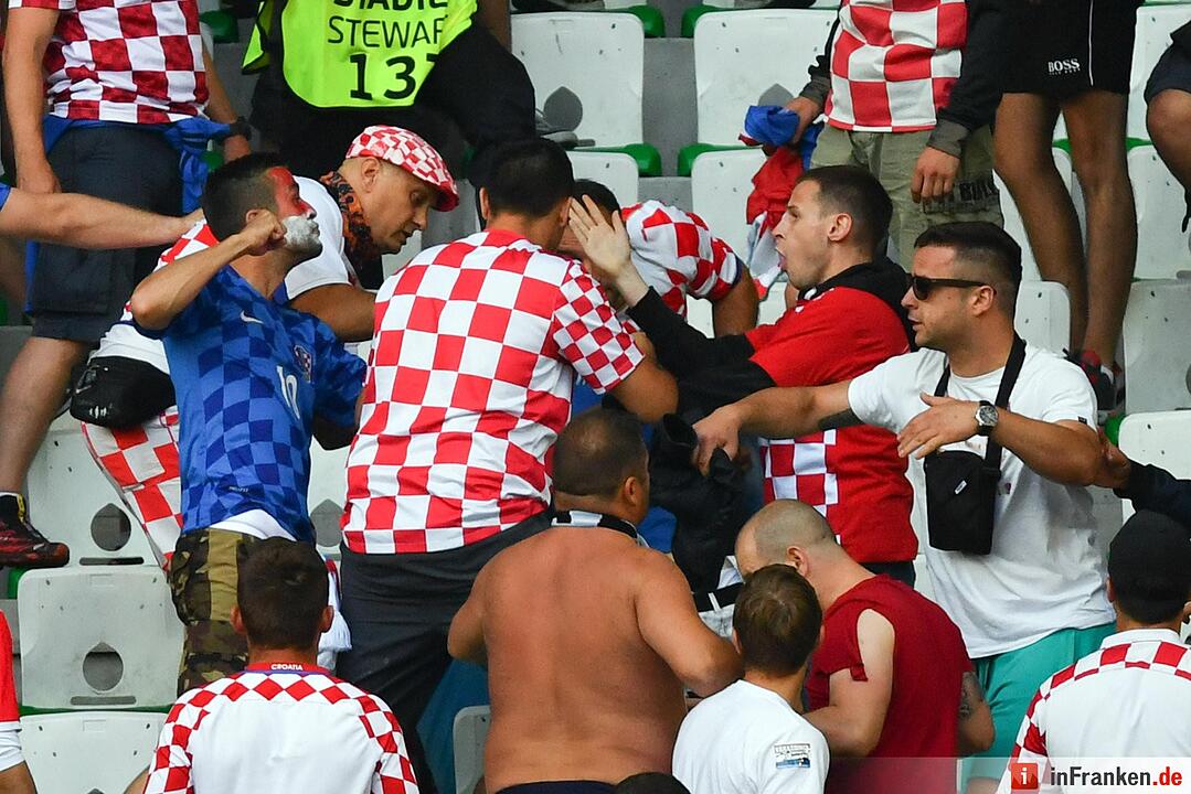 Schwere Fanausschreitungen bei EM-Spiel zwischen Kroatien und Tschechien