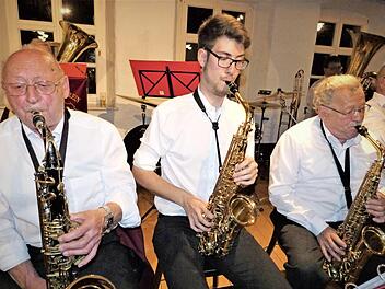 Sie bringen zusammen 186 Jahre Musikerleben zusammen: (von links) Oskar Walder, Maximilian Väth und Günther Brückner. Fotos: Werner Reißaus