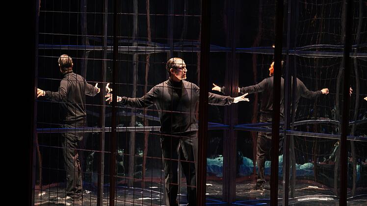 "Masse Mensch Macht": Stephan Kaluzas Schauspiel "30 Keller" feierte Premiere am Landestheater Coburg.Foto: Sebastian Buff