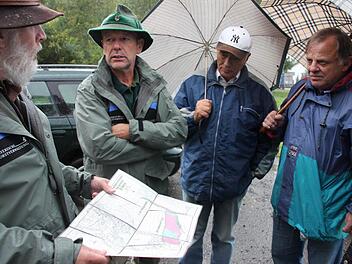 Franz Eder präsentiert Pläne über einen möglichen Grundstückstausch.