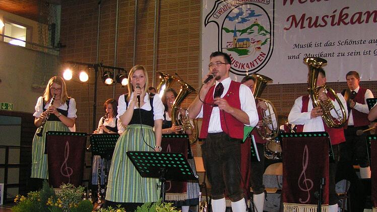 Katja Hofmann und Kapellmeister Benedikt Seiler