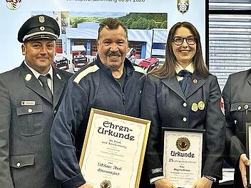 V.l.: Ralf Kunzmann, Oliver Mirsberger, Wolfgang Heinig, Nikolaus Iberl, Regina Kraus, J&uuml;rgen Bachmeier, Bernd Pr&uuml;tting und Christian Kammerer.