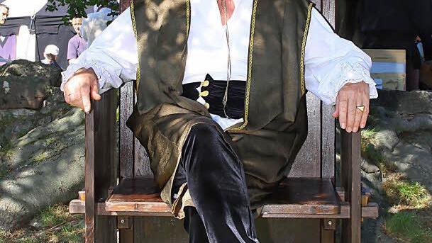 Ein Herz für das Mittelalter: Rödentals Bürgermeister Gerhard Preß 2012 auf der Lauterburg.  Foto: CT