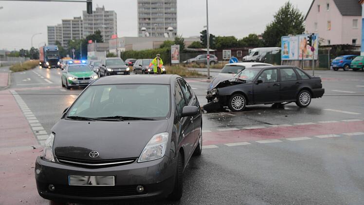Am Donnerstagabend ist es zu einem Unfall auf dem Berliner Ring an der Kreuzung Geisfelder Straße gekommen.  Foto: Ferdinand Merzbach