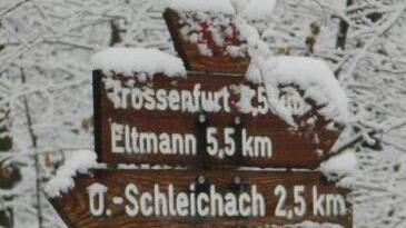 Gut beschildert sind dank der ehrenamtlichen Wanderwarte die Wege in den Fünf-Sterne-Gemeinden. Die Holzschilder verwittern aber relativ schnell, deshalb soll jetzt auf Metall-Schilder umgestellt werden, die zudem mehr Informationen transportieren.Weinbeer
