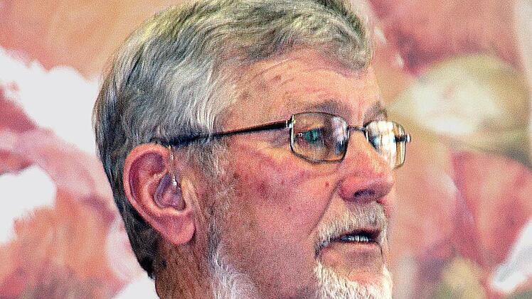 Otto Funck aus dem Bad Kissinger Stadtteil Hausen berichtete im Erzählcafé  von St. Michael aus seinem Leben als Landwirt, Kommunalpolitiker und  Mennonitenprediger.  Dieter Britz