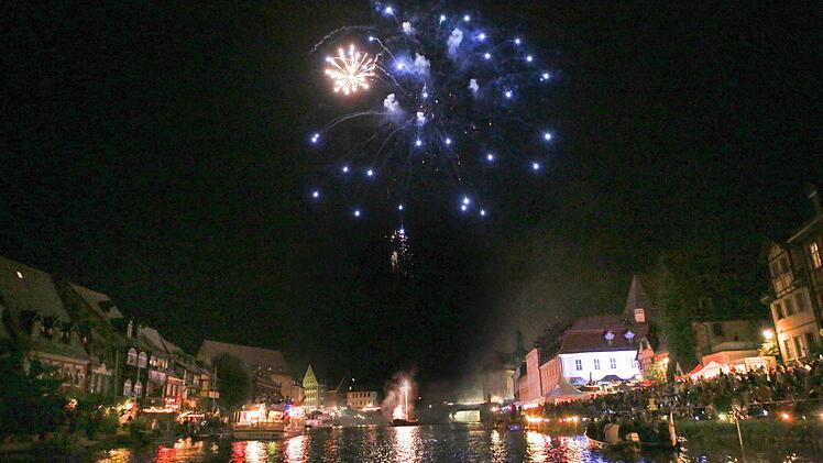Impressionen vom Abschlussfeuerwerk Foto: RiegerPress
