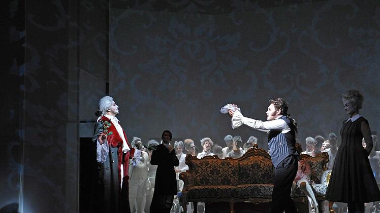 Turbulente Verwechslungen: Szene aus der Neuinszenierung von "Figaros Hochzeit" am Landestheater Coburg.Foto: Andrea Kremper