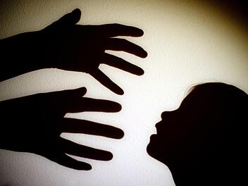 Gute Nachricht aus dem Landratsamt: Die Zahl der gewaltsamen Übergriffe auf Kinder ist im Landkreis Kulmbach in Zeiten von Corona nicht angestiegen.
