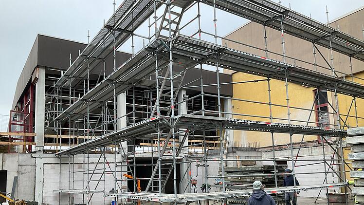 Kitzingen: Teuerste Baustelle der Stadt feiert Richtfest - so laufen die Arbeiten