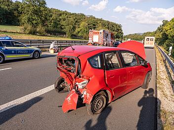 Kleinkind (2) bei Unfall auf A70 im Kreis Bamberg verletzt