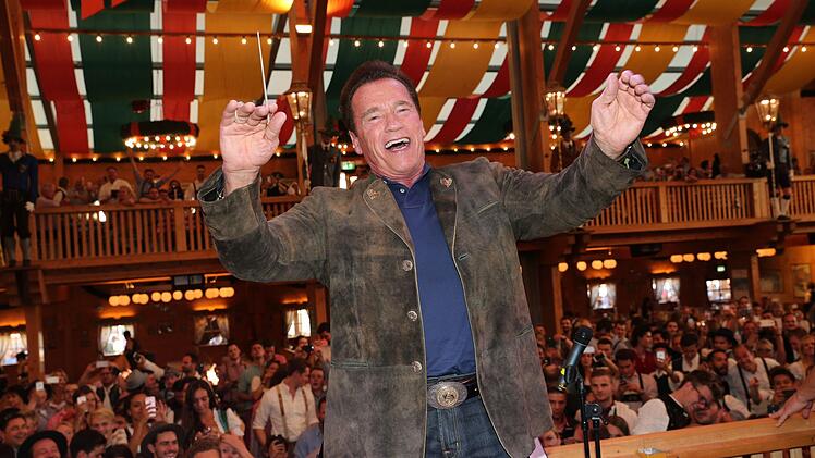 Arnold Schwarzenegger - hier 2016 bei seinem Auftritt im Sch&uuml;tzenzelt - ist auf der Wiesn Stammgast.
