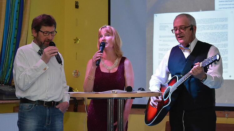 Führten in bewährter Manier durchs Programm und wussten auch viel über das Dorfgeschehen in Windheim zu berichten (von links): Lothar Hein, Claudia Beck, Thomas Reuß. Foto: Björn Hein