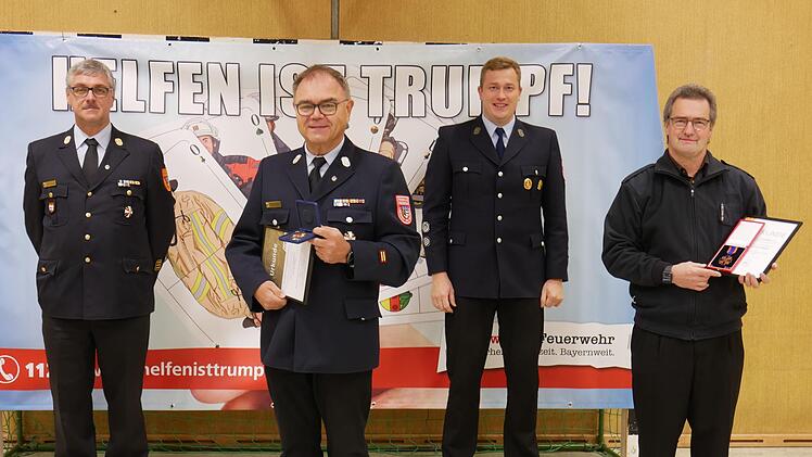 Geehrte aus dem Altlandkreis Bad Brückenau: (von links) KBI Marco Brust, Georg Helfrich, Marco Knüttel und Siegfried Möller. Foto: Daniel Wiener