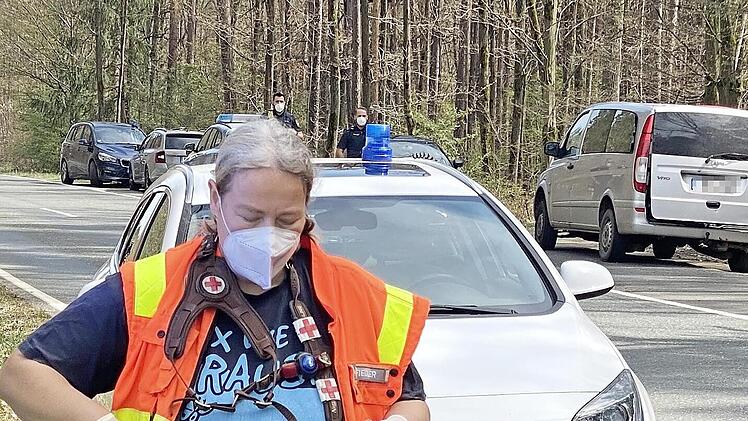 Rettungshundestaffeln aus der Region entsandten 17 Suchhunde.