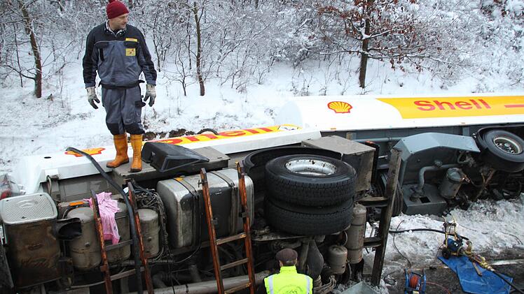 Dieser Mann verschafft sich einen Überblick über die Lage.