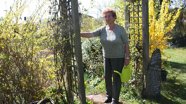 Mindestens einmal am Tag geht es in den Garten.  Foto: Robert Huger