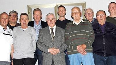 Ehrungen beim SC Sylvia Ebersdorf (von links): Hans-G&uuml;nter Siller, Gerhard Friedrich, Klaus Koch, Werner Geiger, Heinz Berger, Thomas S&ouml;ldner, Karl Gartner, Hartmut Krau&szlig;, Heinz Rychtar, Markus Siller  Foto: Alexandra Kemnitzer