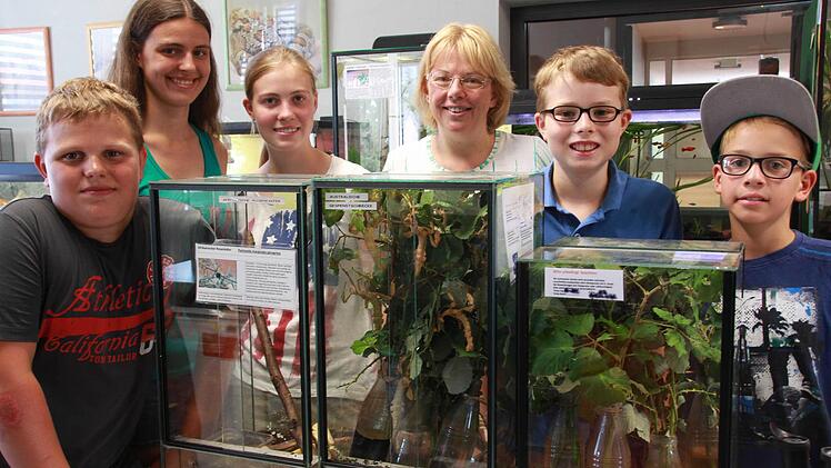 Louis, Valerie, Christine, Biologielehrerin Agnes Brath, Julius und Johannes Foto: Carmen Schmitt
