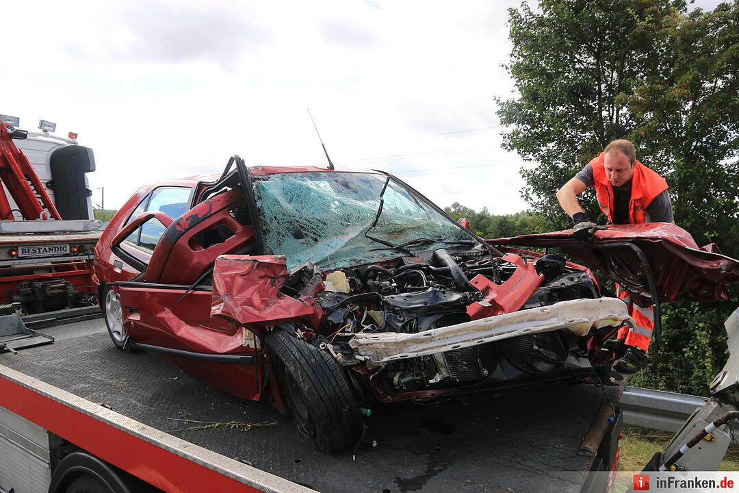 Unfall mit Mähfahrzeug auf B26 bei Gädheim