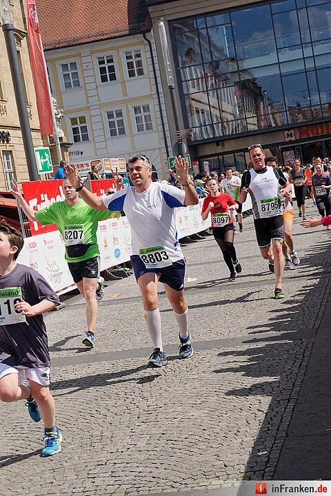 Weltkulturerbelauf 2017 in Bamberg: Der Zieleinlauf am Maxplatz