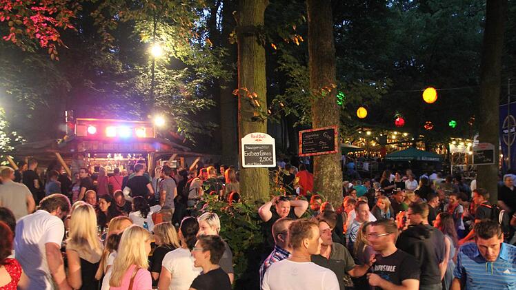 Volles Haus auf dem Polsterkeller: Das Konzept mit Rockmusik hat seit seine festen Fans. Der Rockkeller ist inzwischen an die Stadt verkauft, ein Pächter wird gesucht. Unser Foto stammt aus dem Jahr 2013. Foto: Andreas Brandl (Archiv)