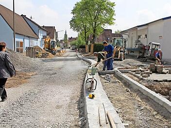 Die Mühlgasse in Lonnerstadt ist derzeit Großbaustelle.  Foto: Andreas Dorsch